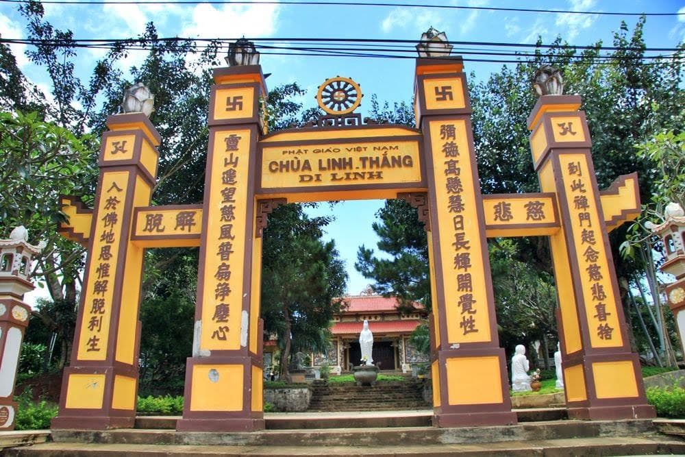 Địa điểm du lịch Di Linh cuối cùng trong danh sách là chùa Linh Thắng